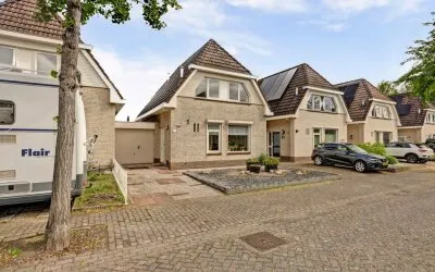 Tussenwoning te koop: Het Wapenschild 31, Spelbuurt Swifterbant