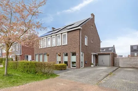 Twee-onder-één-kap te koop: Het Noorderlicht 20, Verspreide huizen Zuidhorn Zuidhorn