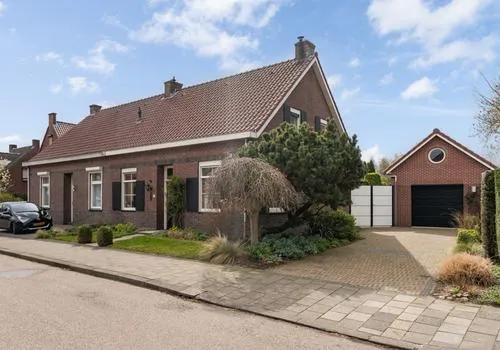 Twee-onder-één-kap te koop: Heugterbroekdijk 15, Laar Weert