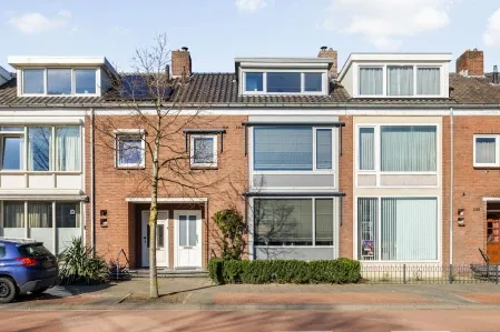 Tussenwoning te koop: Heuvelplein 258, Breda
