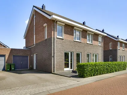 Tussenwoning te koop: Heuvelweg 10, Leuken Weert