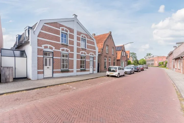Twee-onder-één-kap te koop: Hezelaarstraat 8, Veghel Centrum Veghel
