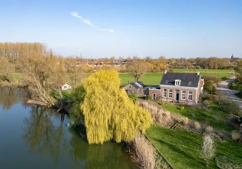 Twee-onder-één-kap te koop: Hezelstraat 17, Ooij