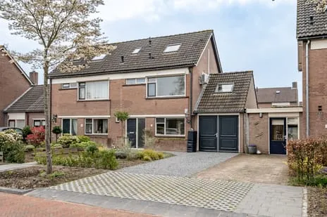 Tussenwoning te koop: Hiernstraat 13, Waardenburg Waardenburg