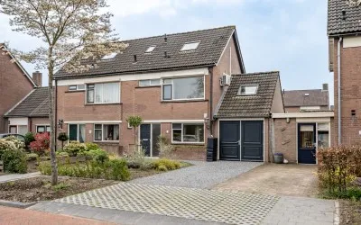Tussenwoning te koop: Hiernstraat 13, Waardenburg