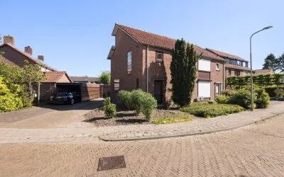 Twee-onder-één-kap te koop: Hiesveltstraat 18, 's-Gravendeel Woonkern 'S-Gravendeel