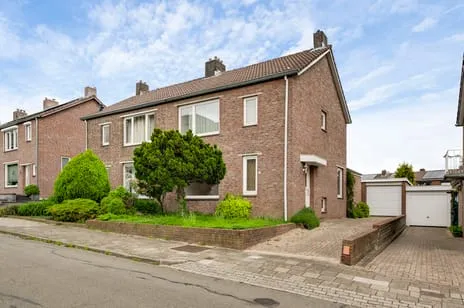 Twee-onder-één-kap te koop: Hiltostraat 9, Nuth Nuth