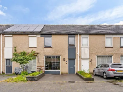 Tussenwoning te koop: Hindeloopenstraat 74, Heerevelden West Tilburg