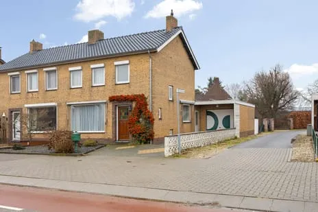 Twee-onder-één-kap te koop: Hingenderstraat 64, Sint Joost Sint Joost