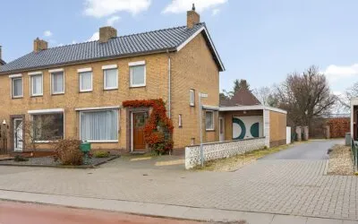 Twee-onder-één-kap te koop: Hingenderstraat 64, Sint Joost