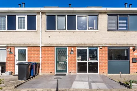 Tussenwoning te koop: Hitchcocklaan 104, Filmwijk Zuid-zuid van Walt Disneyplts. Almere