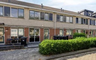 Tussenwoning te koop: Hitchcocklaan 133, Filmwijk Zuid-zuid van Walt Disneyplts. Almere