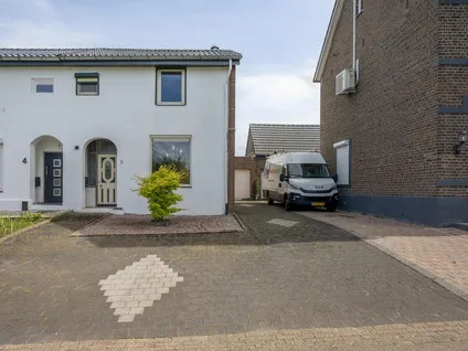 Twee-onder-één-kap te koop: Hitsberg 5, Obbicht Born
