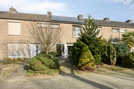 Tussenwoning te koop: Hobbemalaan 9, Bloemvelden Helmond