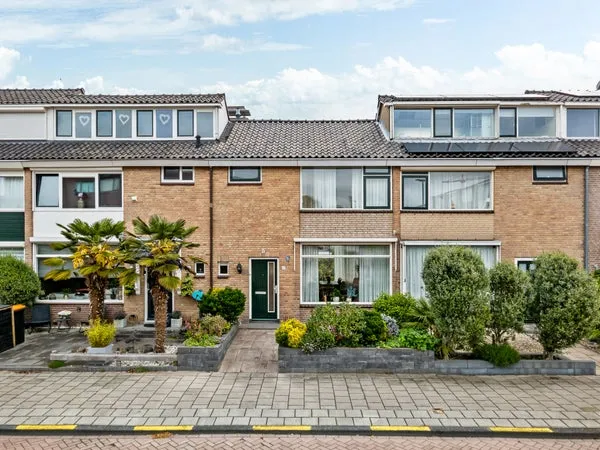 Terraced house for sale: Hobbemastraat 17, Sluispolder Oost Maassluis