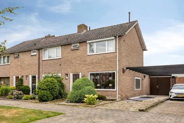 Tussenwoning te koop: Hobbemastraat 30, Zuid-Berghuizen Oldenzaal