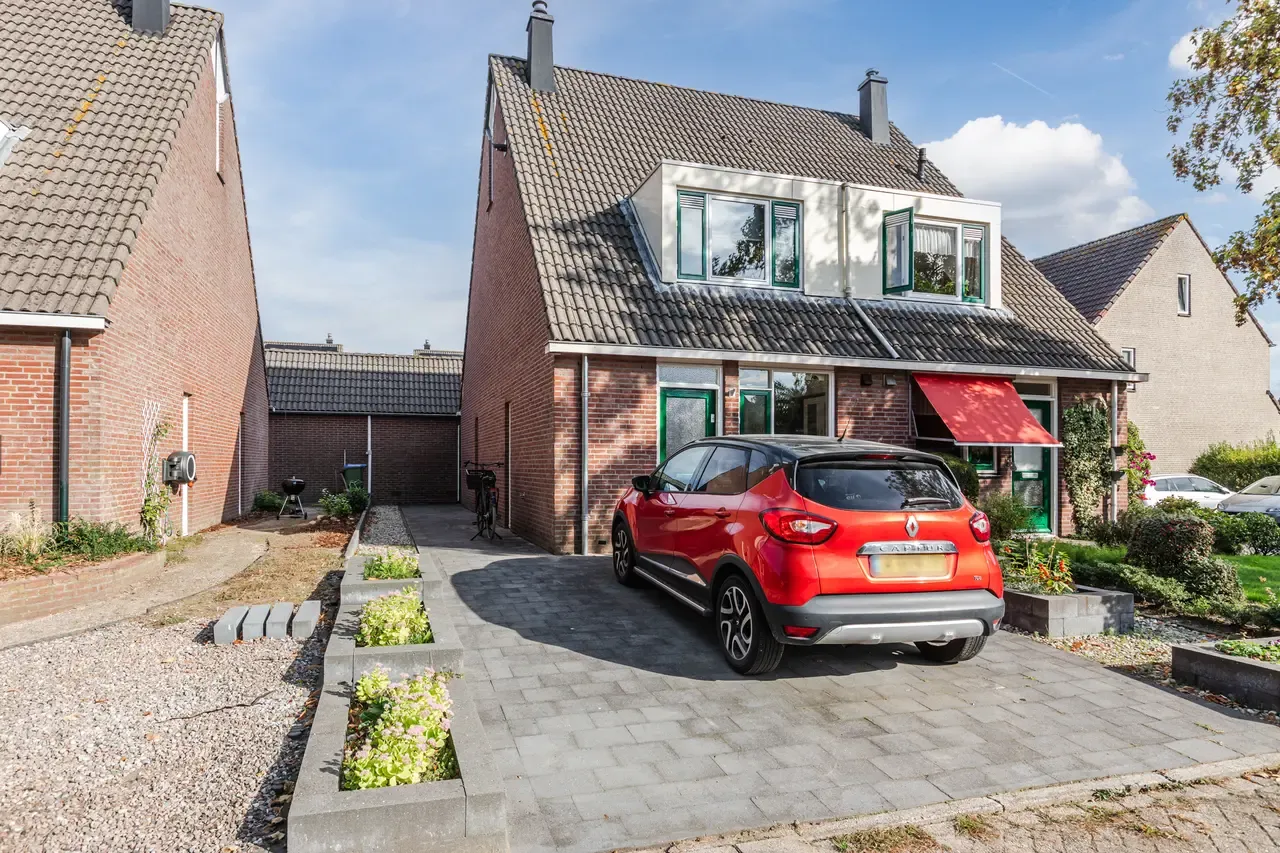 Twee-onder-één-kap te koop: Hobbemastraat 40, Ede