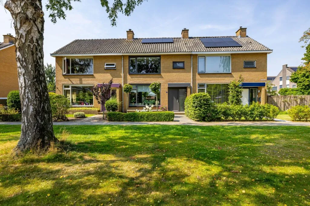 Tussenwoning te koop: Hobbemaweg 4, Eelde