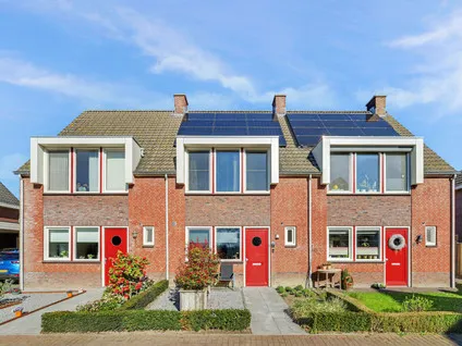 Tussenwoning te koop: Hoefpad 8, Biest-Houtakker Biest-Houtakker