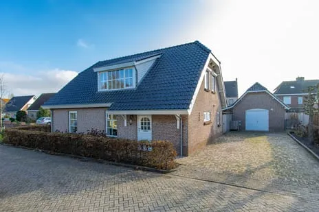 Vrijstaande woning te koop: Hoefstraat 43, Genderen Genderen
