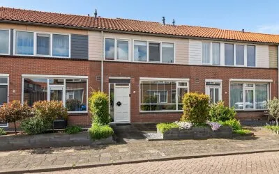 Tussenwoning te koop: Hoefweg 11, Wadenoijen Wadenoijen