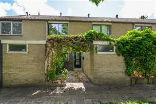 Tussenwoning te koop: Hoekerstraat 18, Zaandam