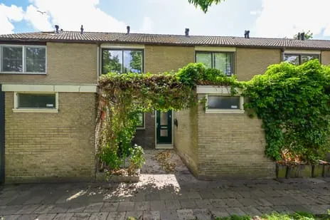 Terraced house for sale: Hoekerstraat 18, Peldersveld West Zaandam