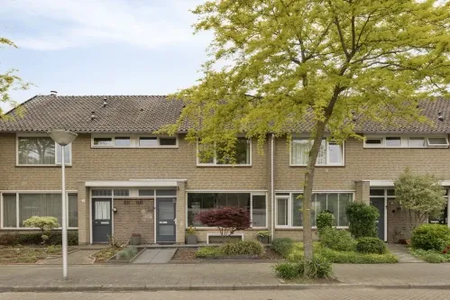 Tussenwoning te koop: Hoenderberglaan 23, Woenselse Heide Eindhoven