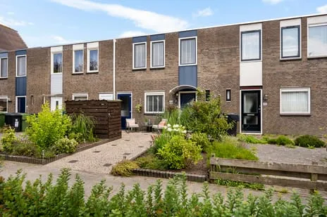 Tussenwoning te koop: Hoenderhof 106, Vogelbuurt Delfzijl