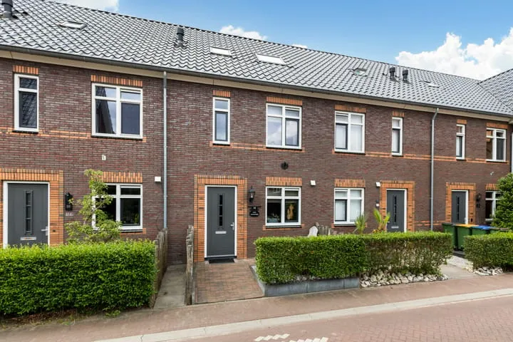 Tussenwoning te koop: Hoenwaard 56, De Venen en Zanden Ede