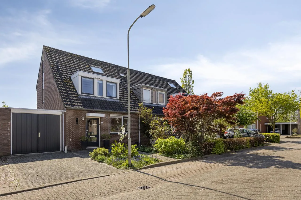 Tussenwoning te koop: Hoeting 6, Leuth