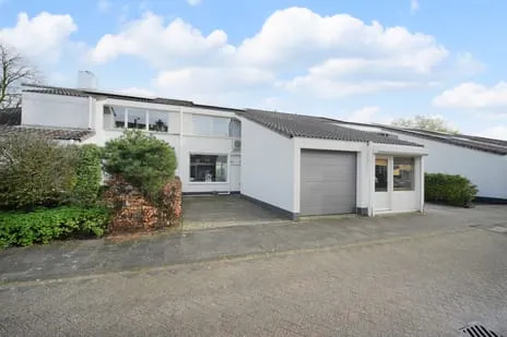 Tussenwoning te koop: Hoevelakenstraat 24, Heerevelden West Tilburg