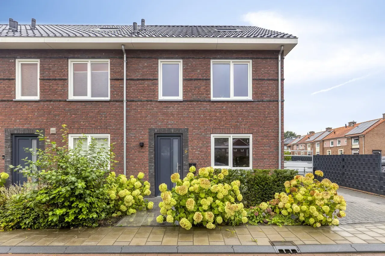 Twee-onder-één-kap te koop: Hof van Braamt 9, Braamt