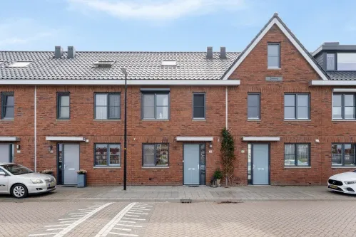 Tussenwoning te koop: Hof van Delftsesluis 39, Maasboulevard Vlaardingen