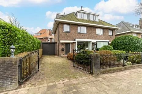 Twee-onder-één-kap te koop: Hoflaan 3, De Paauw Wassenaar