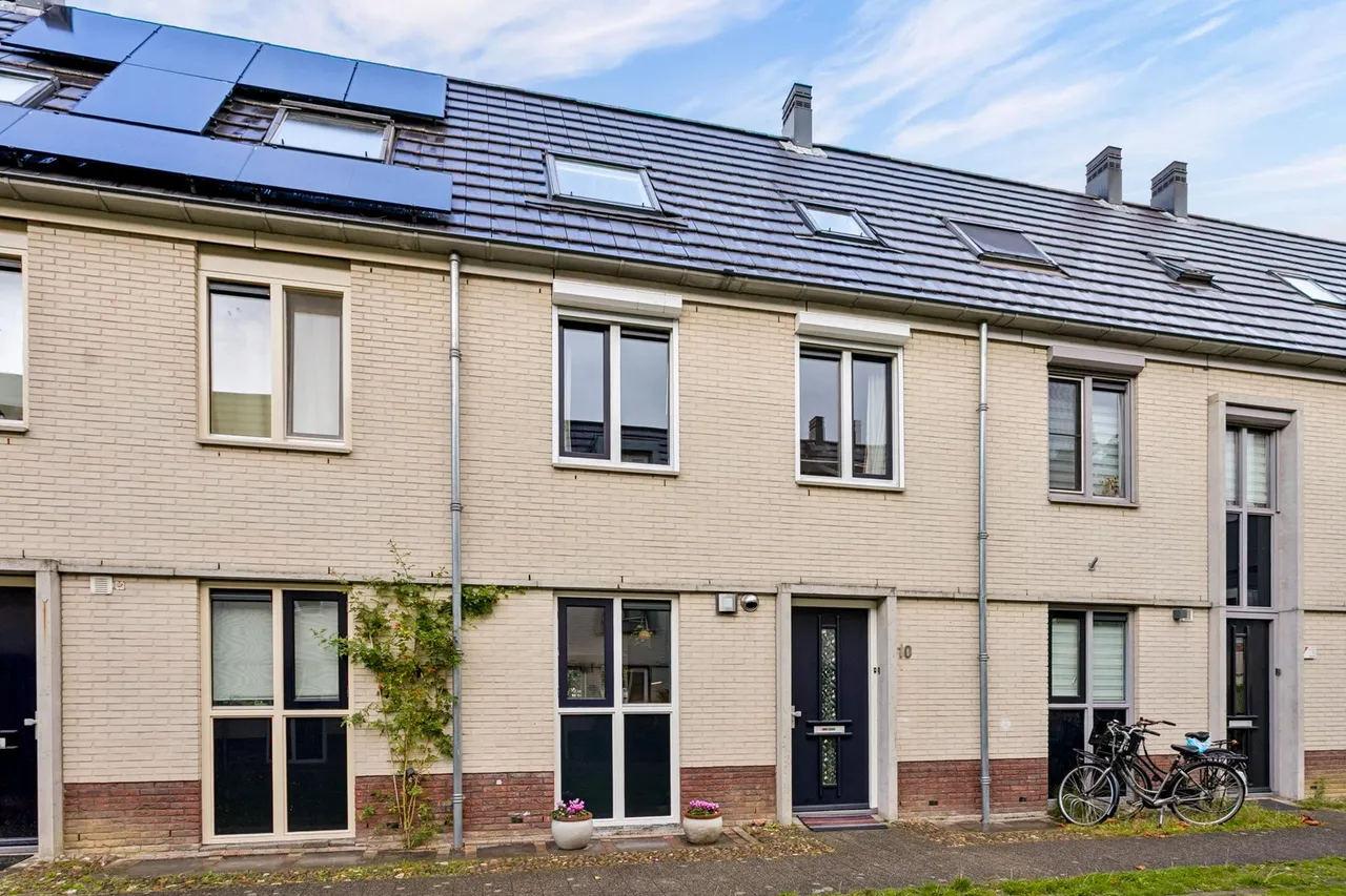 Tussenwoning te koop: Hofmuur 10, Houten