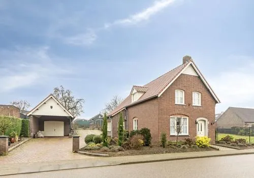 Vrijstaande woning te koop: Hofstraat 9, Brachterbeek Maasbracht