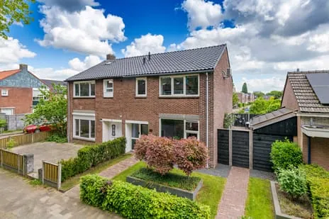 Twee-onder-één-kap te koop: Hofveld 53, Componistenkwartier Apeldoorn
