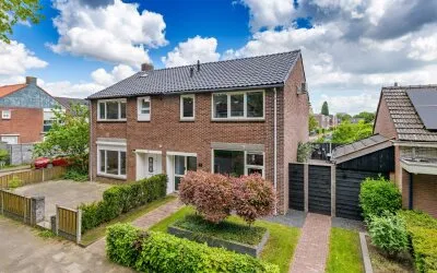Twee-onder-één-kap te koop: Hofveld 53, Componistenkwartier Apeldoorn