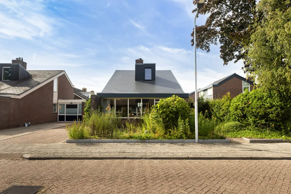 Twee-onder-één-kap te koop: Hofwegen 19, Oentsjerk