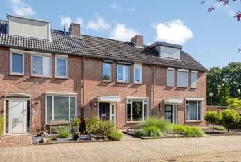 Tussenwoning te koop: Hoge Graaf 32, De Kolk, Schonenberg en De Weem Ravenstein