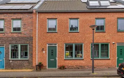 Tussenwoning te koop: Hoge Weere 98, Bangert en Oosterpolder - Buurt 35 03 Zwaag