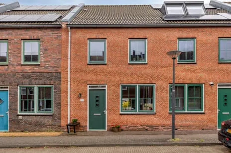 Tussenwoning te koop: Hoge Weere 98, Bangert en Oosterpolder - Buurt 35 03 Zwaag