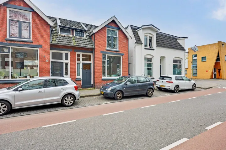 Twee-onder-één-kap te koop: Hoge Bothofstraat 104, De Bothoven Enschede