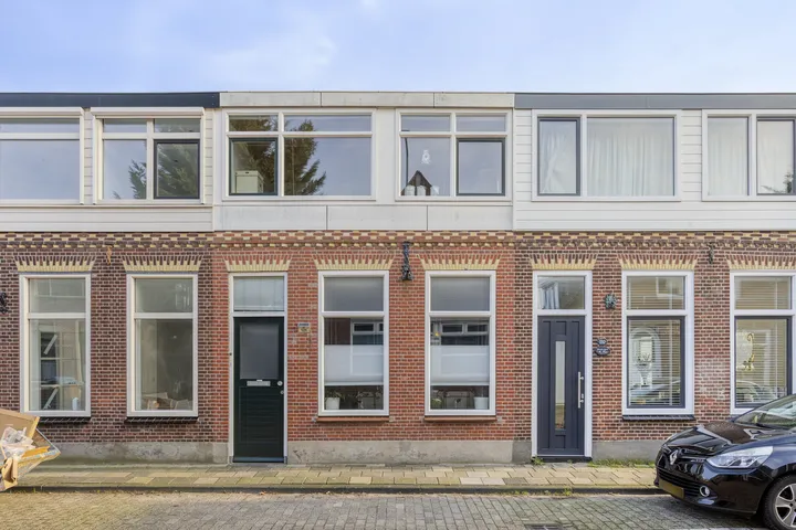 Tussenwoning te koop: Hoge Morsweg 121, Hoge Mors Leiden
