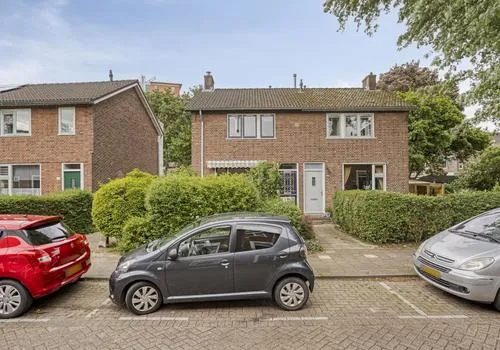 Twee-onder-één-kap te koop: Hogehof 42, Vreewijk Rotterdam