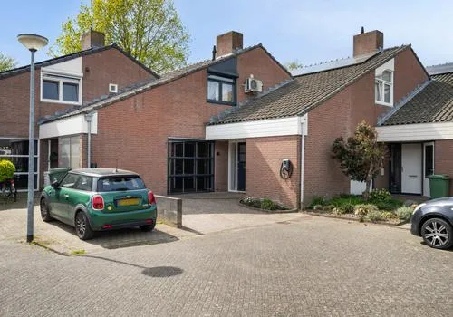 Tussenwoning te koop: Hogerweide 67, Weert