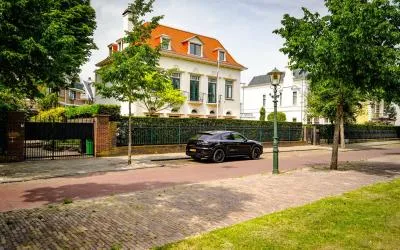 Vrijstaande woning te koop: Hogeweg 4, Van Stolkpark en Scheveningse Bosjes 'S-Gravenhage