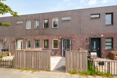 Tussenwoning te koop: Holbeinstraat 41, Tussen de Vaarten Z.- Zuidoost Almere