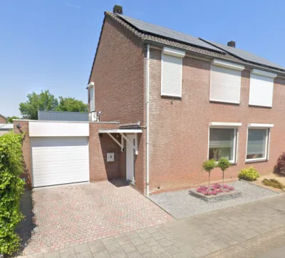 Corner house for sale: Holsberg 8, Berg Urmond